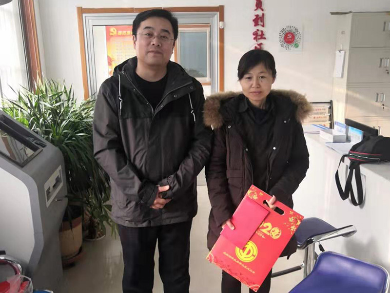 公司領導走訪、慰問社區困難家庭